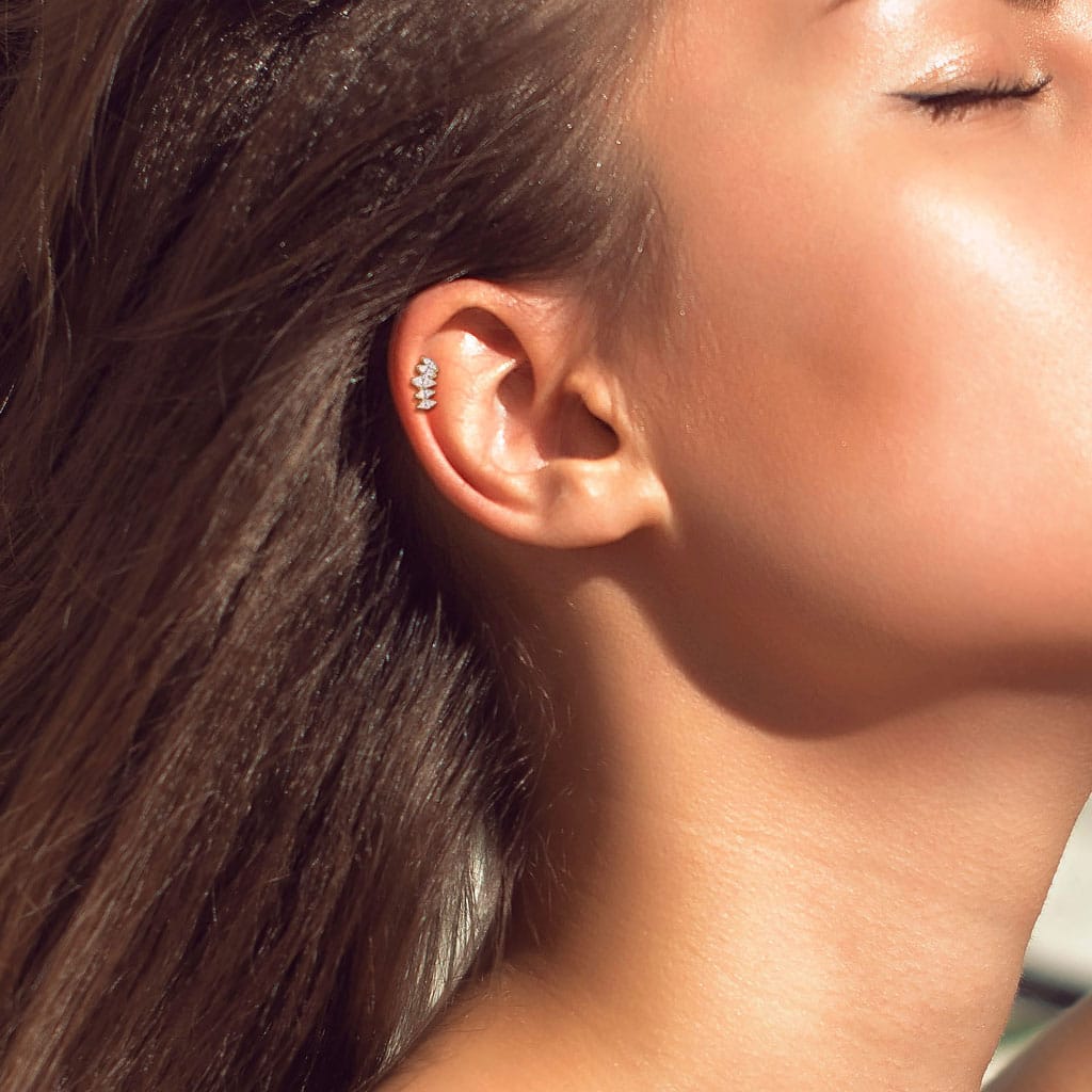 Claw-Set Oval Crystal Cartilage Curve 16g